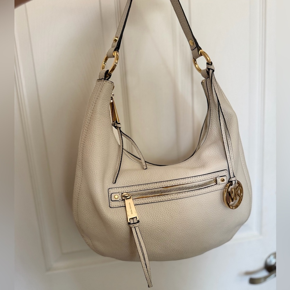 MICHAEL Michael Kors Rhea pebbled leather shoulder bag in vanilla gold hardware